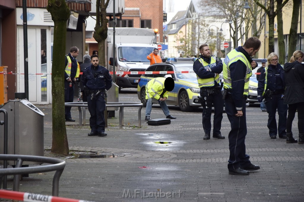 Einsatz BF Koeln Messerstecherei Koeln Porz Josefstr P58.JPG - Miklos Laubert